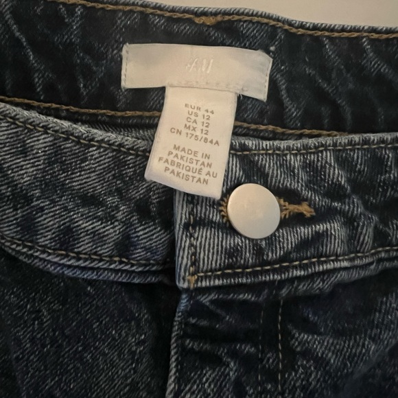 H&M Distressed Denim Shorts (US 12) - Picture 3 of 3